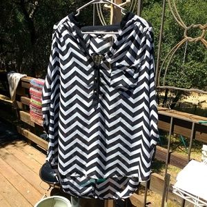 Heartsoul black and white  sheer top 3/4 sleeve
